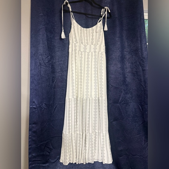 Promesa Dresses & Skirts - White Tie Maxi dress with slip